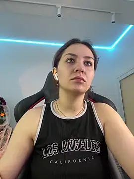 AshleySkott  online show from November 3, 2025, 8:29 am