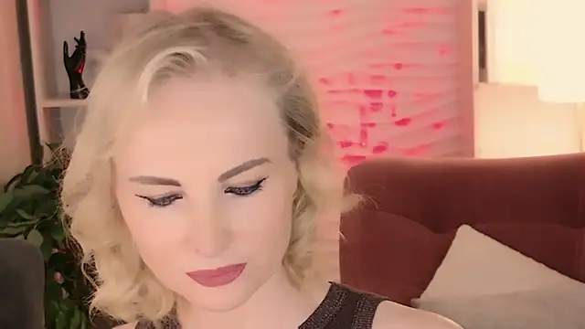 Snapshot of Sandra_Kind chatting on June 6, 2026, 5:34 am Sandra Kind online show from June 6, 2026, 5:34 am