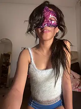 Roroo002 online show from September 18, 2025, 9:29 pm