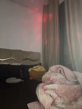 Roroo002 online show from September 25, 2025, 7:42 pm