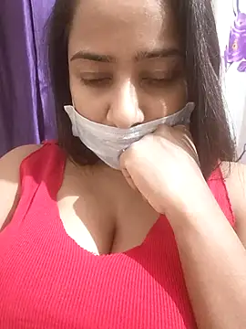 COZY ROZI online show from December 16, 2025, 5:50 pm