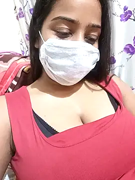 COZY ROZI online show from September 18, 2025, 5:49 pm