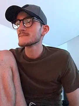 Snapshot of yoyoboy988 chatting on March 8, 2025, 7:53 pm yoyoboy988 online show from March 8, 2025, 7:53 pm