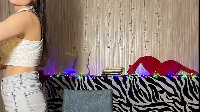 Asian Vi online show from March 14, 2025, 4:09 pm