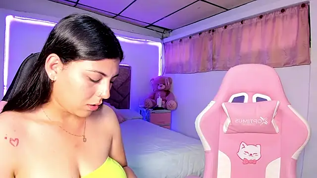 Snapshot of Cristal_Smith20 chatting on June 18, 2026, 11:37 am Cristal Smith20 online show from June 18, 2026, 11:37 am