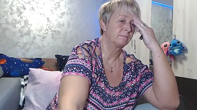 Snapshot of RosesandLillies chatting on December 14, 2025, 4:56 pm RosesandLillies online show from December 14, 2025, 4:56 pm