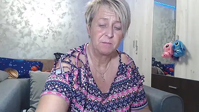 Snapshot of RosesandLillies chatting on December 17, 2025, 5:18 pm RosesandLillies online show from December 17, 2025, 5:18 pm