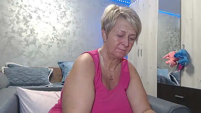 Snapshot of RosesandLillies chatting on December 4, 2025, 7:02 pm RosesandLillies online show from December 4, 2025, 7:02 pm