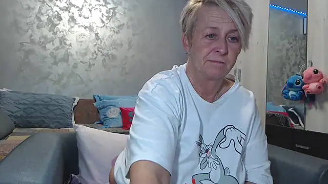 Snapshot of RosesandLillies chatting on February 28, 2026, 7:46 pm RosesandLillies online show from February 28, 2026, 7:46 pm