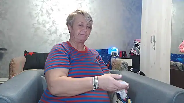 Snapshot of RosesandLillies chatting on January 15, 2026, 4:43 pm RosesandLillies online show from January 15, 2026, 4:43 pm