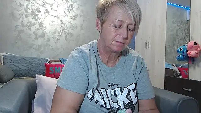 Snapshot of RosesandLillies chatting on February 24, 2026, 6:20 pm RosesandLillies online show from February 24, 2026, 6:20 pm