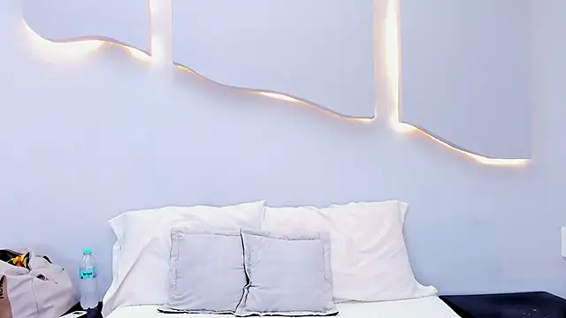 EmilyDiaaz online show from April 14, 2026, 12:21 pm