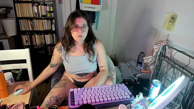 Rosiee69  online show from November 3, 2025, 9:18 pm