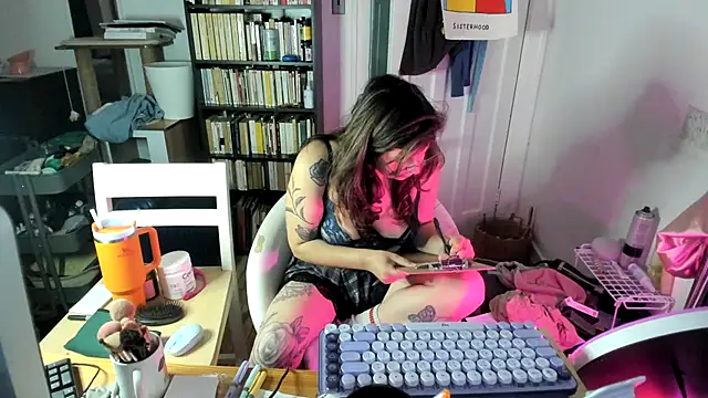 Rosiee69  online show from October 28, 2025, 9:25 pm