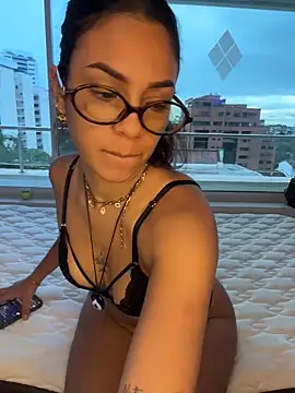 Alice surprise online show from November 27, 2025, 10:10 pm