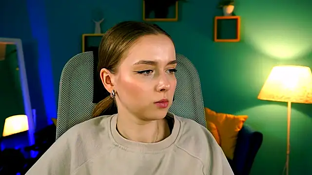 Snapshot of JenniferGraces chatting on March 17, 2025, 12:25 pm JenniferGraces online show from March 17, 2025, 12:25 pm