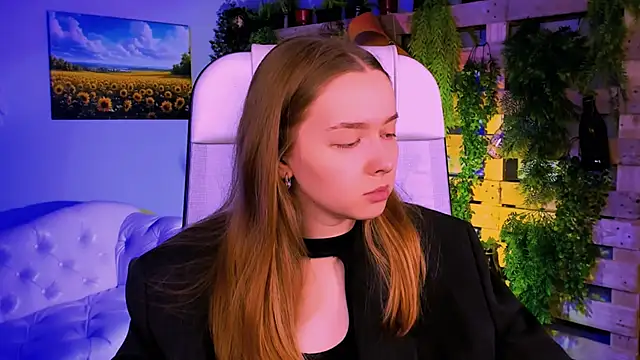 Snapshot of JenniferGraces chatting on October 28, 2025, 8:46 am JenniferGraces online show from October 28, 2025, 8:46 am