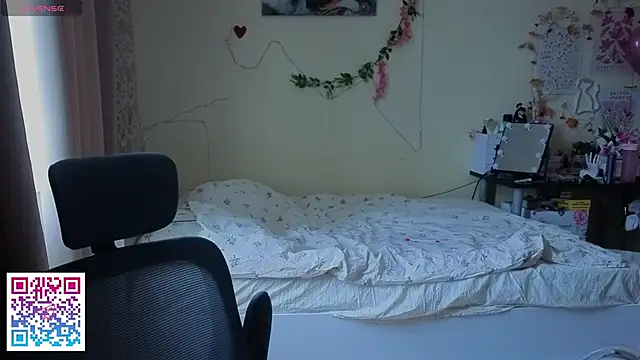 boozekirs  online show from June 10, 2026, 2:57 am
