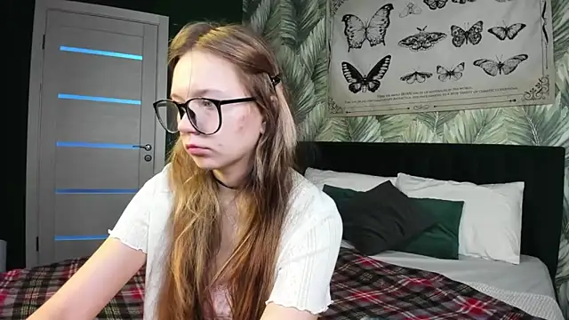 boozekirs  online show from November 24, 2025, 3:17 am