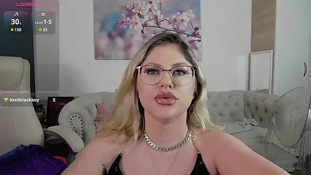 Snapshot of JanelleBrown_ chatting on March 7, 2025, 4:44 pm JanelleBrown online show from March 7, 2025, 4:44 pm