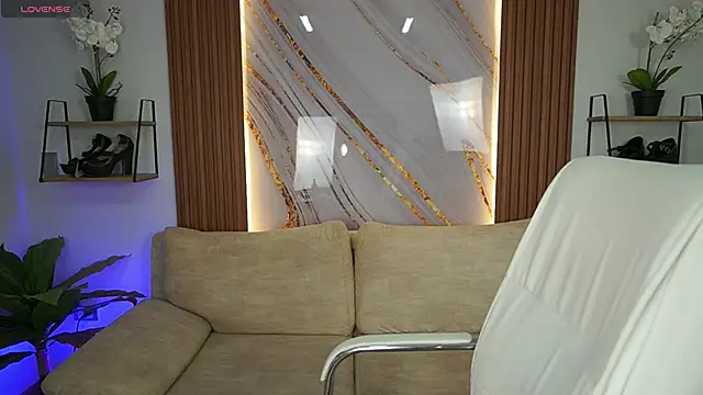 Snapshot of SaharaKramer chatting on September 13, 2025, 11:43 am SaharaKramer online show from September 13, 2025, 11:43 am