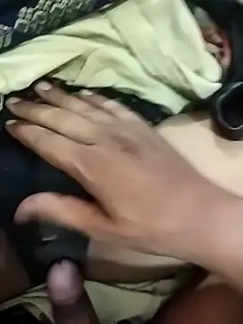 Snapshot of indian_couple4 chatting on September 12, 2025, 4:01 am indian couple4 online show from September 12, 2025, 4:01 am