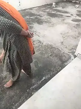 Snapshot of indian_couple4 chatting on October 31, 2025, 1:24 am indian couple4 online show from October 31, 2025, 1:24 am