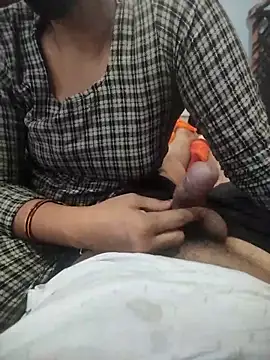 Snapshot of indian_couple4 chatting on October 29, 2025, 4:00 am indian couple4 online show from October 29, 2025, 4:00 am