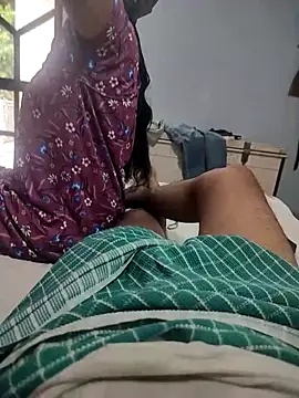 Snapshot of indian_couple4 chatting on September 20, 2025, 12:10 pm indian couple4 online show from September 20, 2025, 12:10 pm