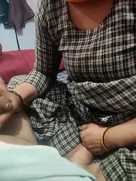 Snapshot of indian_couple4 chatting on March 20, 2025, 5:25 pm indian couple4 online show from March 20, 2025, 5:25 pm