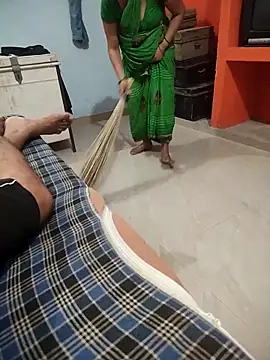 Snapshot of indian_couple4 chatting on September 14, 2025, 12:11 am indian couple4 online show from September 14, 2025, 12:11 am