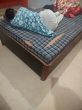 Snapshot of indian_couple4 chatting on October 29, 2025, 4:28 pm indian couple4 online show from October 29, 2025, 4:28 pm