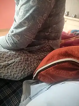 Snapshot of indian_couple4 chatting on November 16, 2025, 6:07 am indian couple4 online show from November 16, 2025, 6:07 am