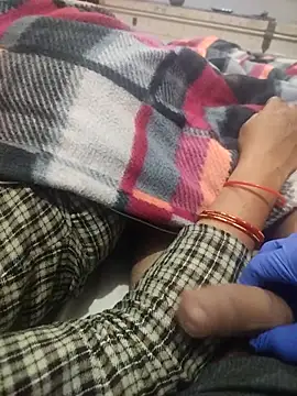 Snapshot of indian_couple4 chatting on December 15, 2025, 5:08 pm indian couple4 online show from December 15, 2025, 5:08 pm