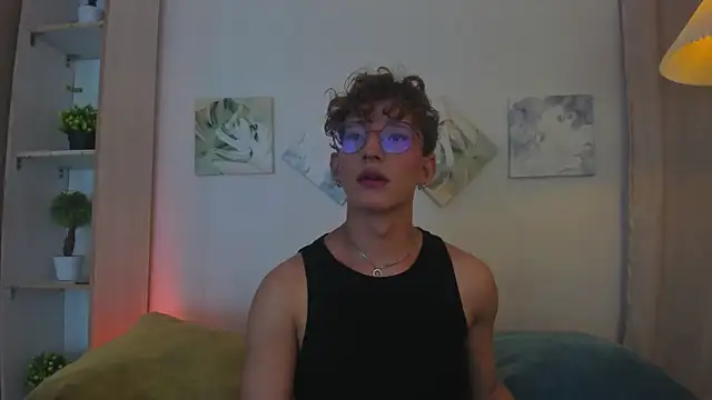 iiangel  online show from December 19, 2025, 4:49 am