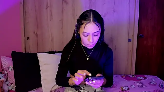 Snapshot of TANIA_06 chatting on May 17, 2026, 1:11 pm TANIA 06 online show from May 17, 2026, 1:11 pm