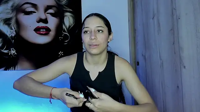 Snapshot of TANIA_06 chatting on October 10, 2025, 1:23 pm TANIA 06 online show from October 10, 2025, 1:23 pm
