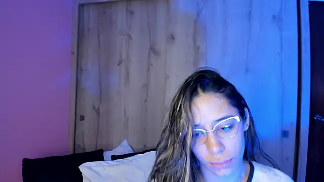 Snapshot of TANIA_06 chatting on April 25, 2026, 1:14 pm TANIA 06 online show from April 25, 2026, 1:14 pm
