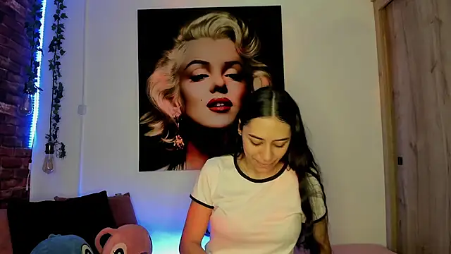 Snapshot of TANIA_06 chatting on October 15, 2025, 1:08 pm TANIA 06 online show from October 15, 2025, 1:08 pm