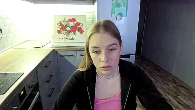 AnnNorriss online show from December 5, 2025, 1:21 pm