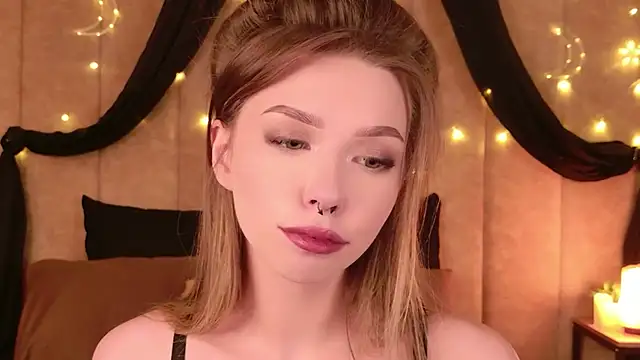 Snapshot of Sierra_Fane chatting on February 5, 2026, 10:44 am Sierra Fane online show from February 5, 2026, 10:44 am