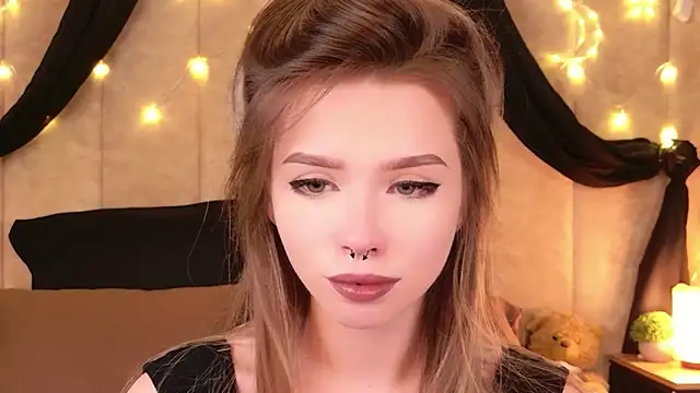 Snapshot of Sierra_Fane chatting on December 19, 2025, 11:56 am Sierra Fane online show from December 19, 2025, 11:56 am