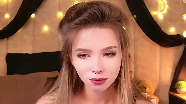 Snapshot of Sierra_Fane chatting on December 21, 2025, 10:50 am Sierra Fane online show from December 21, 2025, 10:50 am