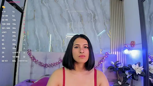 Snapshot of SalomeeHills chatting on April 25, 2026, 6:05 pm SalomeeHills online show from April 25, 2026, 6:05 pm