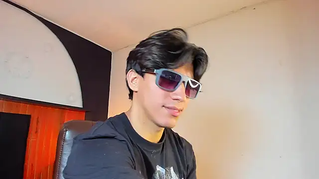 Allex Cano online show from April 15, 2026, 7:58 pm