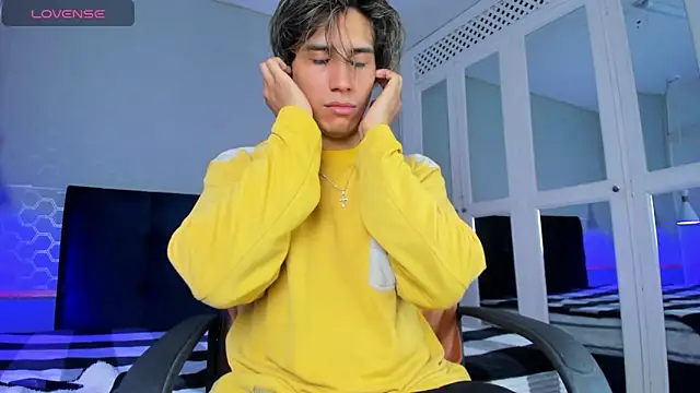 Allex Cano online show from September 23, 2025, 9:55 pm