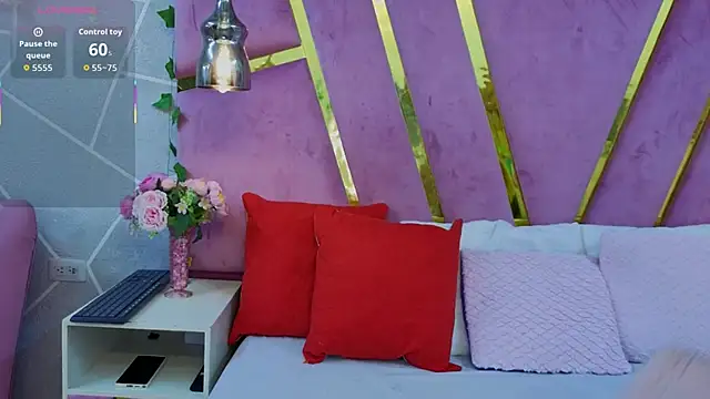 EmmyCortez online show from November 4, 2025, 11:47 am