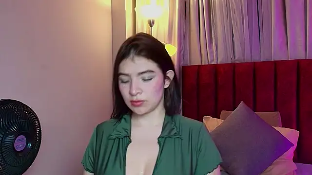 Zamira Taylor online show from March 18, 2026, 1:42 am