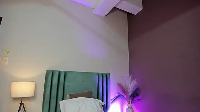 Zamira Taylor online show from April 9, 2026, 6:19 am