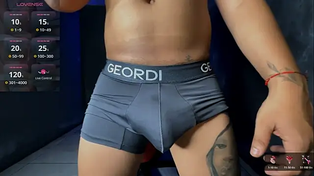 Snapshot of jeffvalemtino chatting on December 22, 2025, 11:38 pm jeffvalemtino online show from December 22, 2025, 11:38 pm